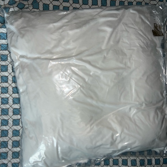 Aviva Stanoff Plush White Faux Fur Throw & 2 Accent pillows - Picture 8 of 9